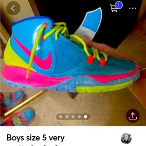 Boys Nike great condition size 5